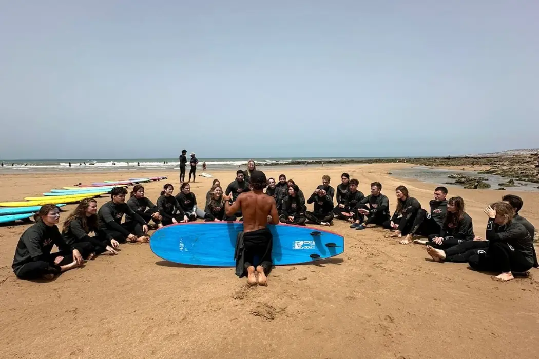 Lezione di surf sulla costa atlantica del Marocco