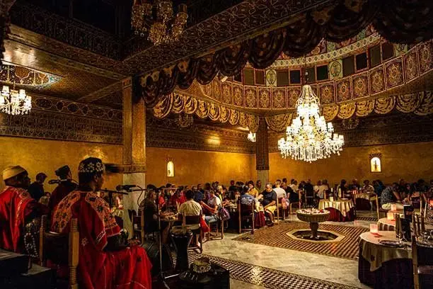 Cena spettacolo orientale con danzatrice a Marrakech