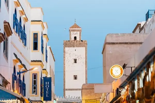 Vicolo della medina di Essaouira durante un'escursione da Marrakech