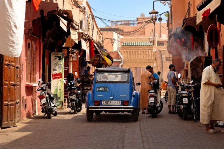 Giro in 2CV d'epoca per le strade di Marrakech