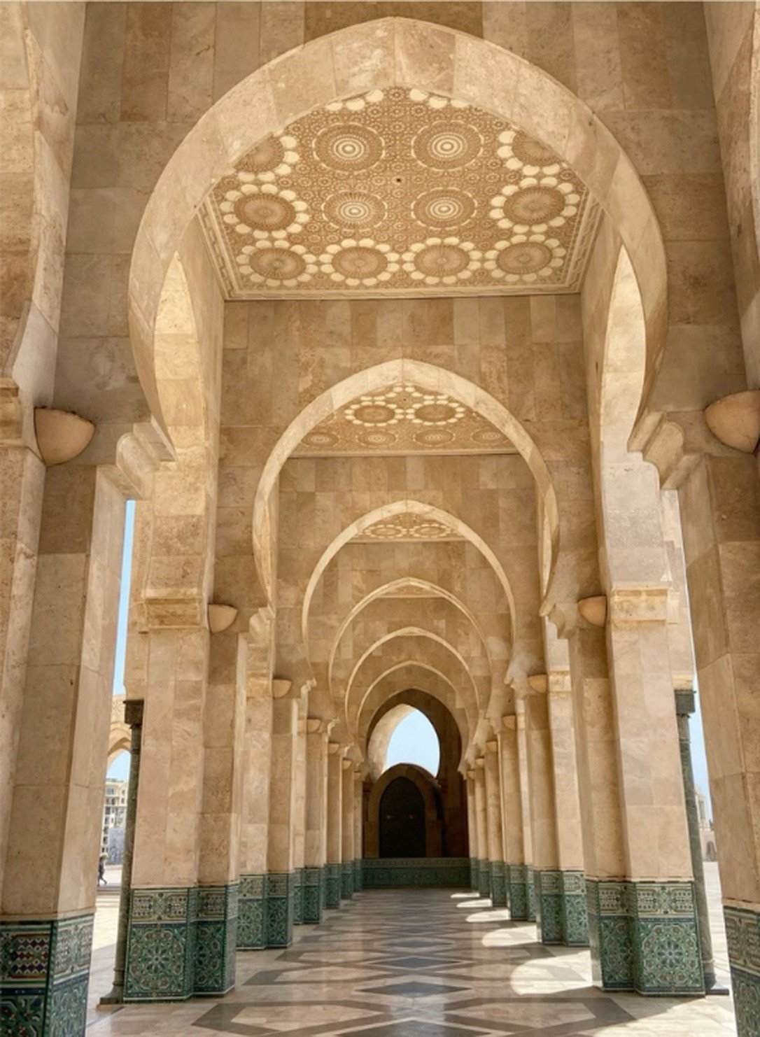 Arcate della moschea Hassan II a Casablanca