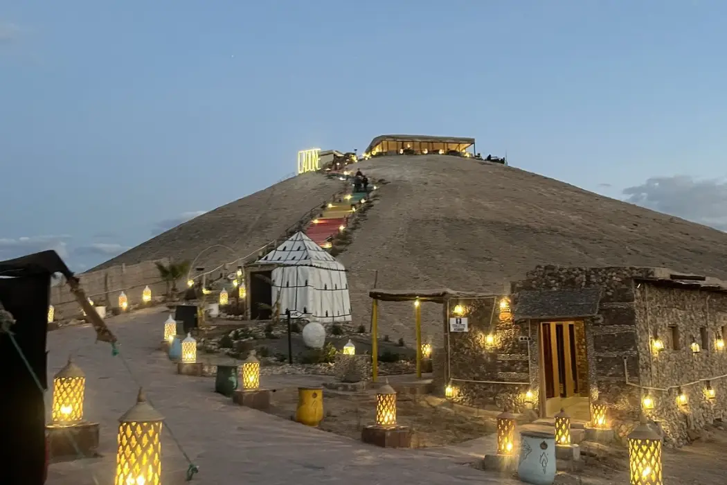 Tè al tramonto nel deserto di Agafay
